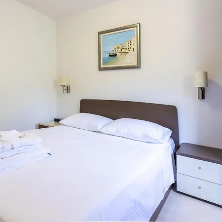 Keti Pool & Wellness Splitska