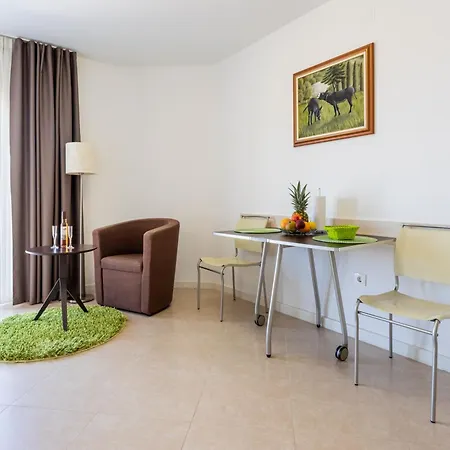 Keti Pool & Wellness Splitska