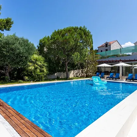 Keti Pool & Wellness Apartment Splitska
