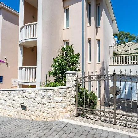 Apartment Keti Pool & Wellness Splitska