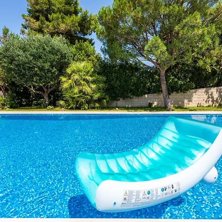 Keti Pool & Wellness Splitska