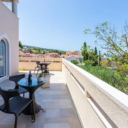 Keti Pool & Wellness Apartment Splitska