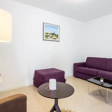 Keti Pool & Wellness Apartment Splitska