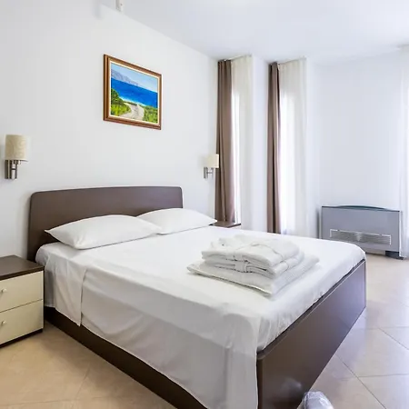 Keti Pool & Wellness * Splitska