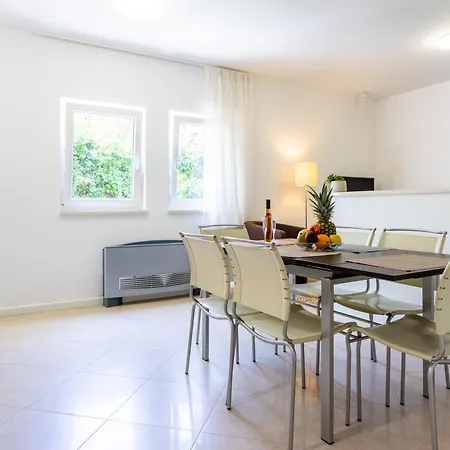 Keti Pool & Wellness Apartment