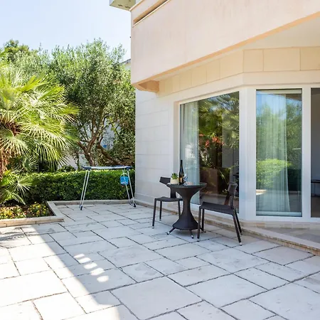 Keti Pool & Wellness Apartment *
