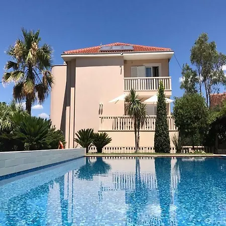 Keti Pool & Wellness Apartment