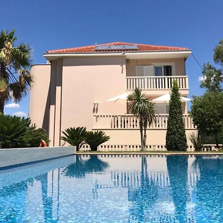 Keti Pool & Wellness Apartment