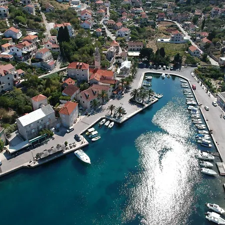 Keti Pool & Wellness * Splitska