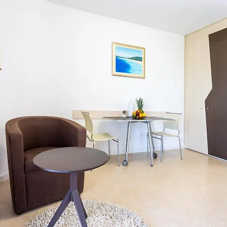 Keti Pool & Wellness Apartman Splitska