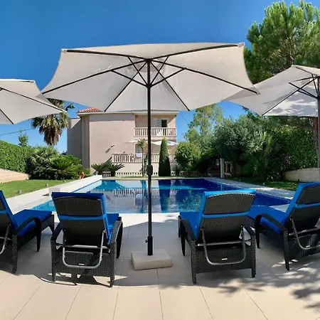 Keti Pool & Wellness Apartman Splitska