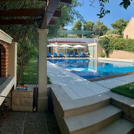 Keti Pool & Wellness * Splitska