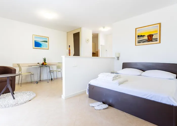 Keti Pool & Wellness * Splitska